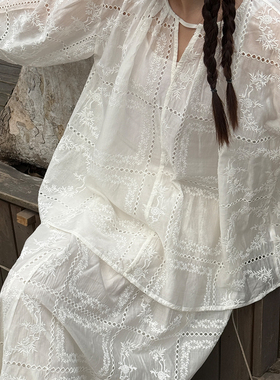 By turnns｜林雾听白｜镂空蕾丝刺绣法式衬衫松紧半身裙套装