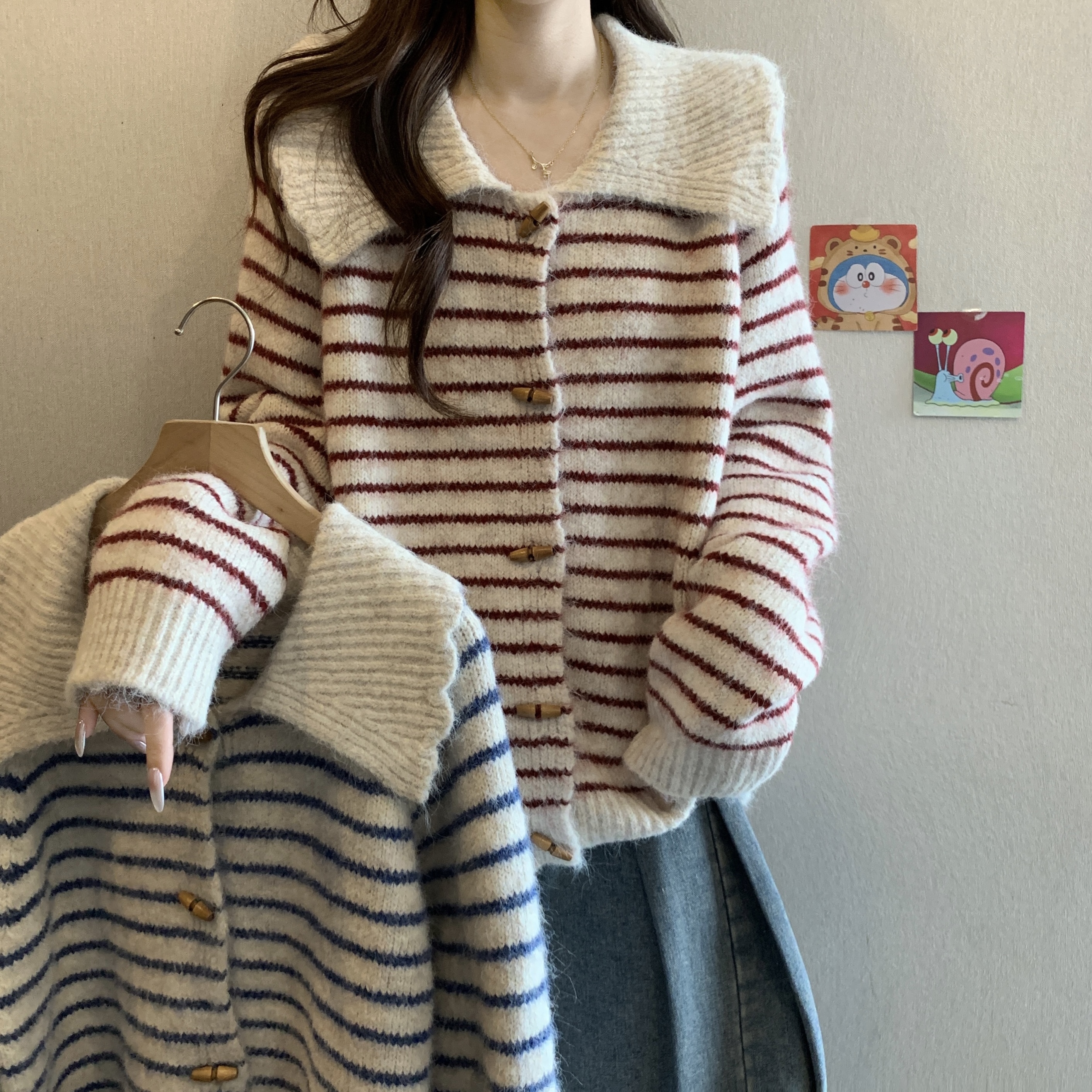 MM谢谢家大码胖mm秋冬季新款牛角扣条纹翻领针织开衫宽松百搭毛衣