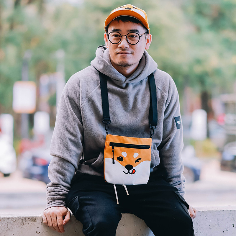 语罐头原创意可爱刺绣黄柴犬方包笑脸黑柴吐舌百搭胸包斜挎帆布包,运动包/户外包/配件,双肩背包,淘宝优惠券,粉丝福利购,淘宝优惠卷