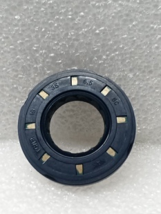 18 35 6/6.5 尺寸 18X35X6/6.5mm 方向机油封