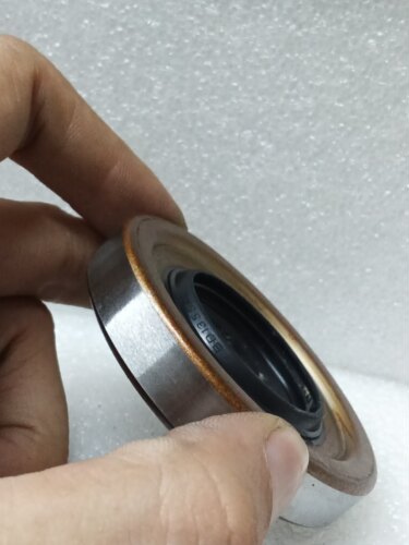 BD1355F  MB290013 尺寸 32X65X12mm 汽车油封