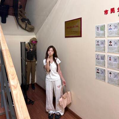 春季波点刺绣显瘦卫裤女