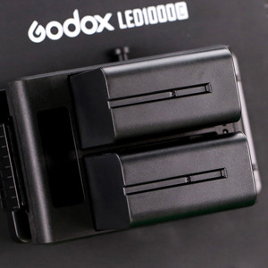 led1000电池套装 1个一合二电池夹+2个970锂电池+2个充电器