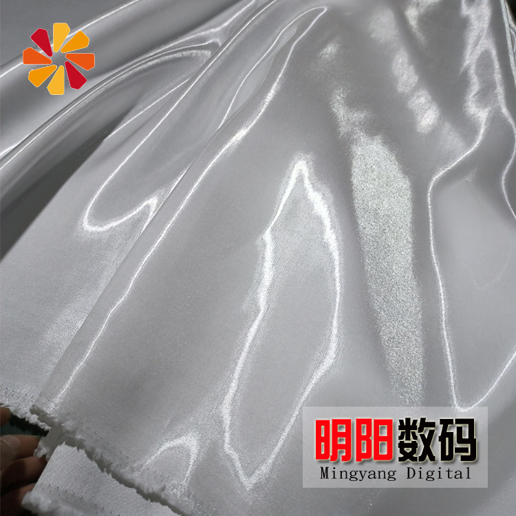 218号布水光缎无弹梭织布高亮光反光面料中等硬度数码印花色丁布高性价比高么？