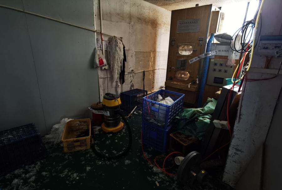 3月6日江门变卖被执行人新会区怡越服装厂所有的针车、充绒机、半成品衣物等机器设备物品一批网络拍卖公告