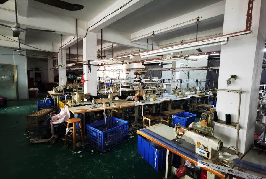 3月27日江门被执行人新会区怡越服装厂所有的针车、充绒机、半成品衣物等机器设备物品一批网络拍卖公告