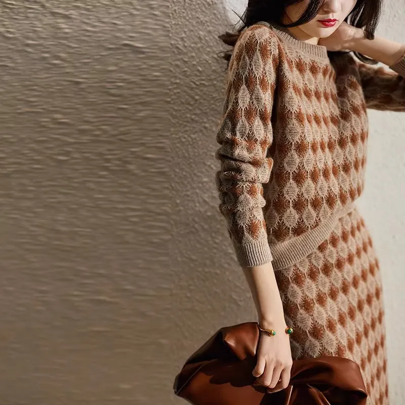 高级感时尚别致羊毛针织两件套女2025秋新款复古小香风毛衣裙套装