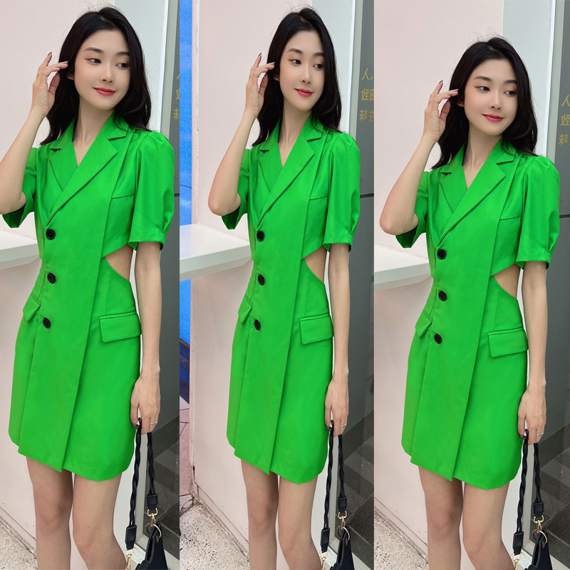 2022夏高级感镂空露腰西装领连衣裙女绿色收腰网红裙子小个子短裙