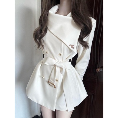 米白色早秋季英伦风围脖领系带收腰短款小个子风衣女外套大衣春秋