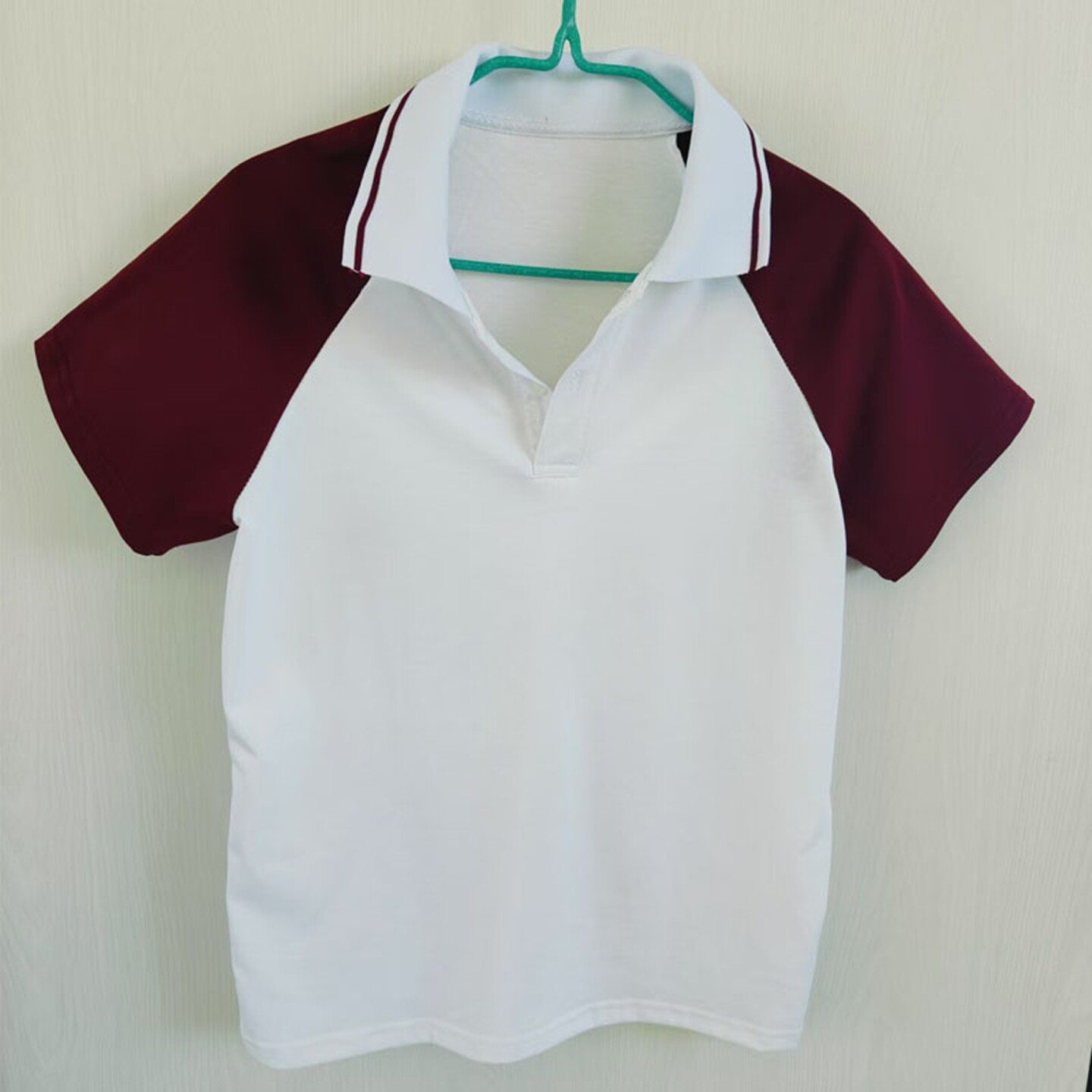 白色校服短袖酒红插肩袖白领拼酒红条男女通用班服T恤POLO衫上衣