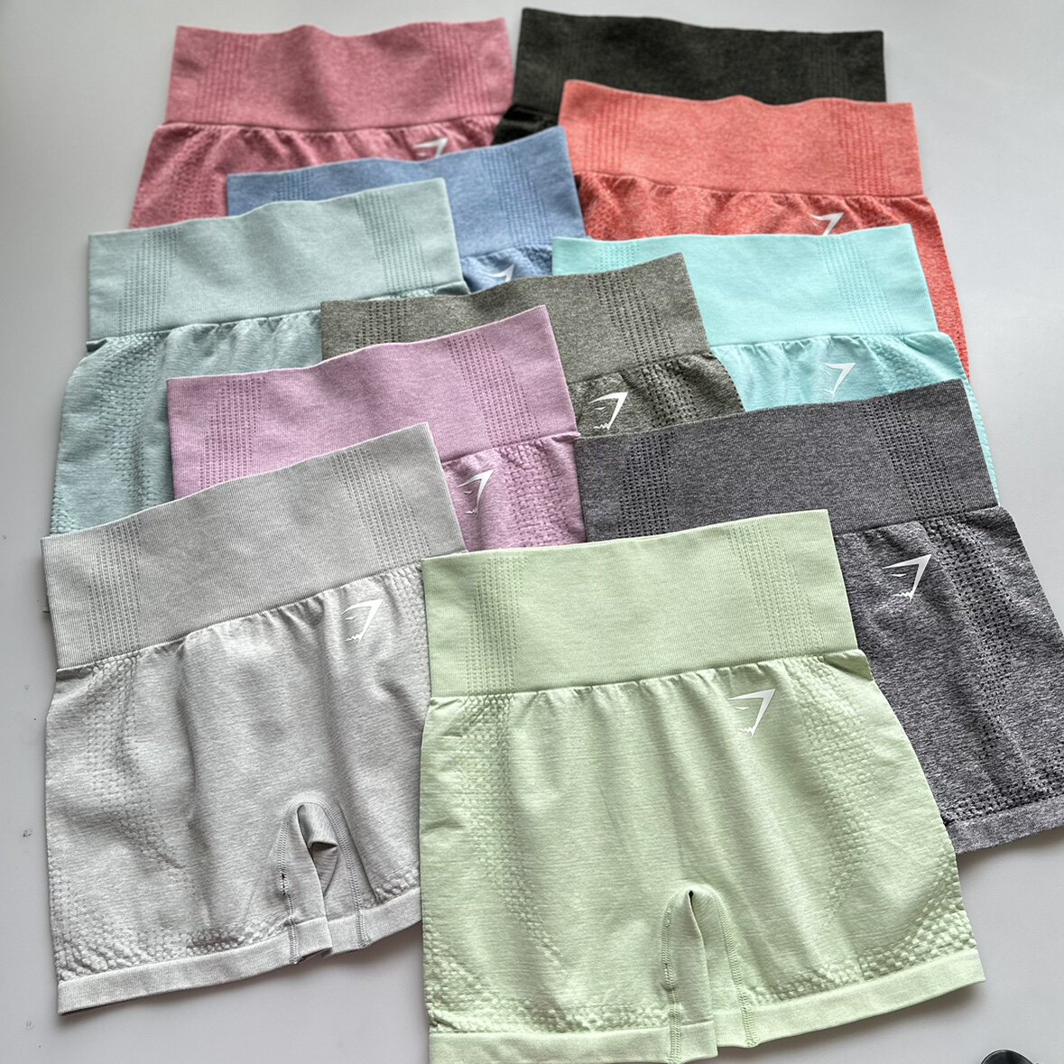 GYMSHARK肌肉鲨鱼短裤女UK英国ins健身网红女gymshark撸铁三分裤图片