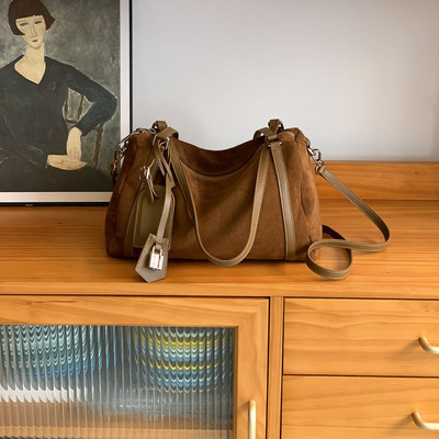 磨砂皮托特保龄球大容量通勤女包