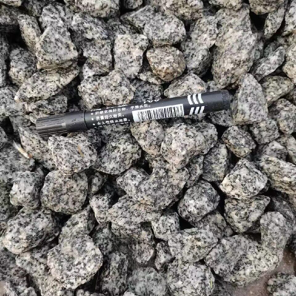 花岗岩黑白点石子芝麻灰芝麻白小石子黑色砾石深灰色胶粘水洗石子