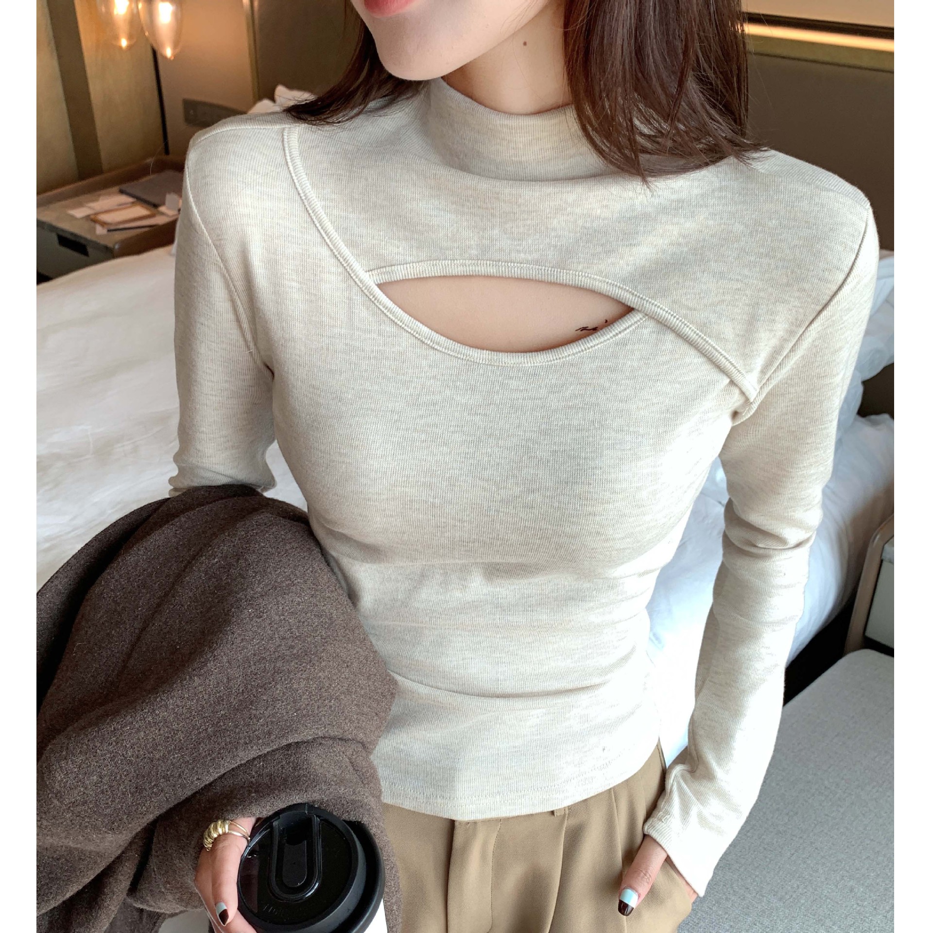 H563半高领镂空拼接挖洞秋冬新款小心机打底衫女辣妹设计感长袖女