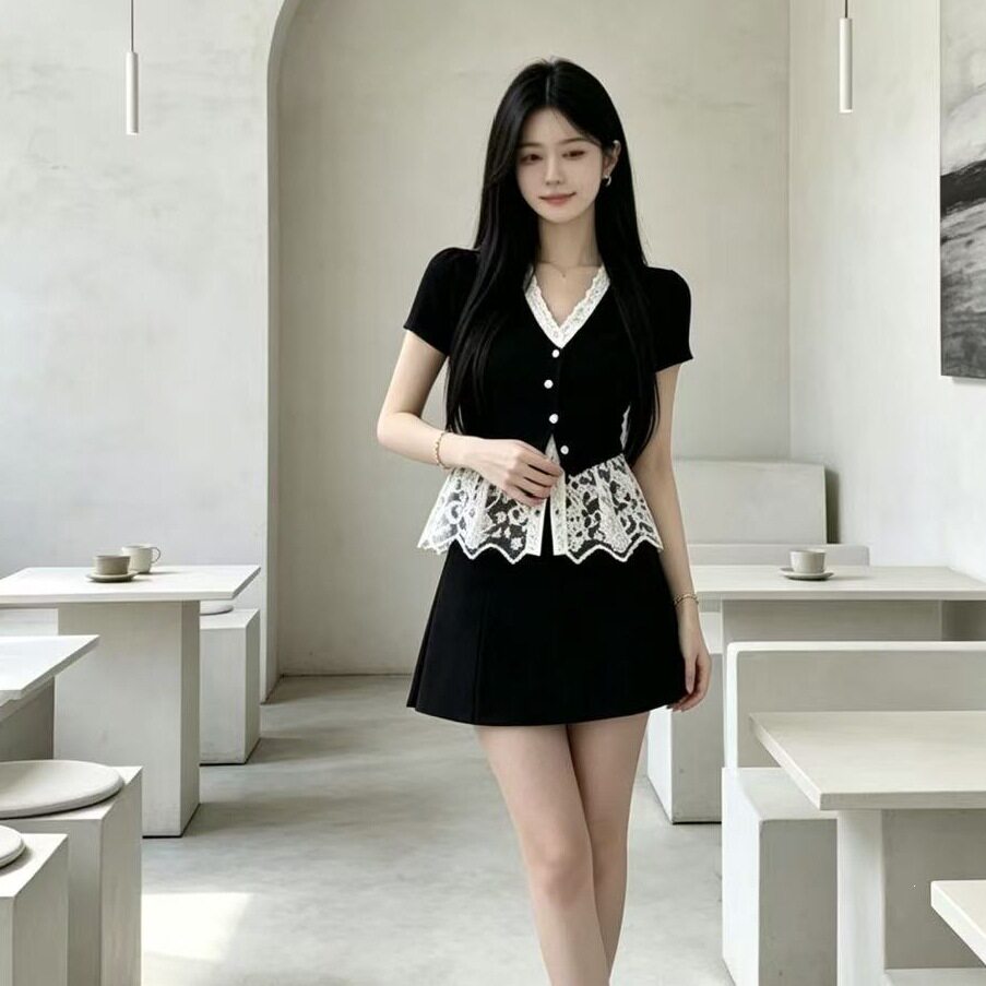 2026时尚套装女夏季新款显瘦假两件V领上衣T恤+半身短裙子两件套