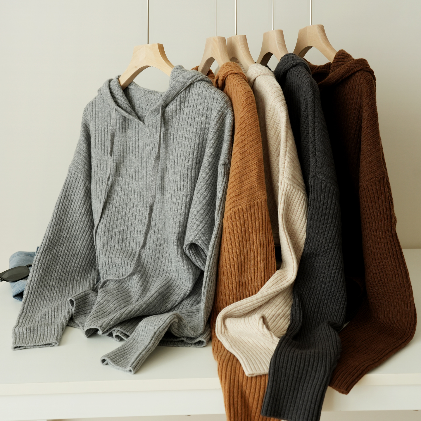 女士连帽抽绳坑条针织羊毛衫厚款