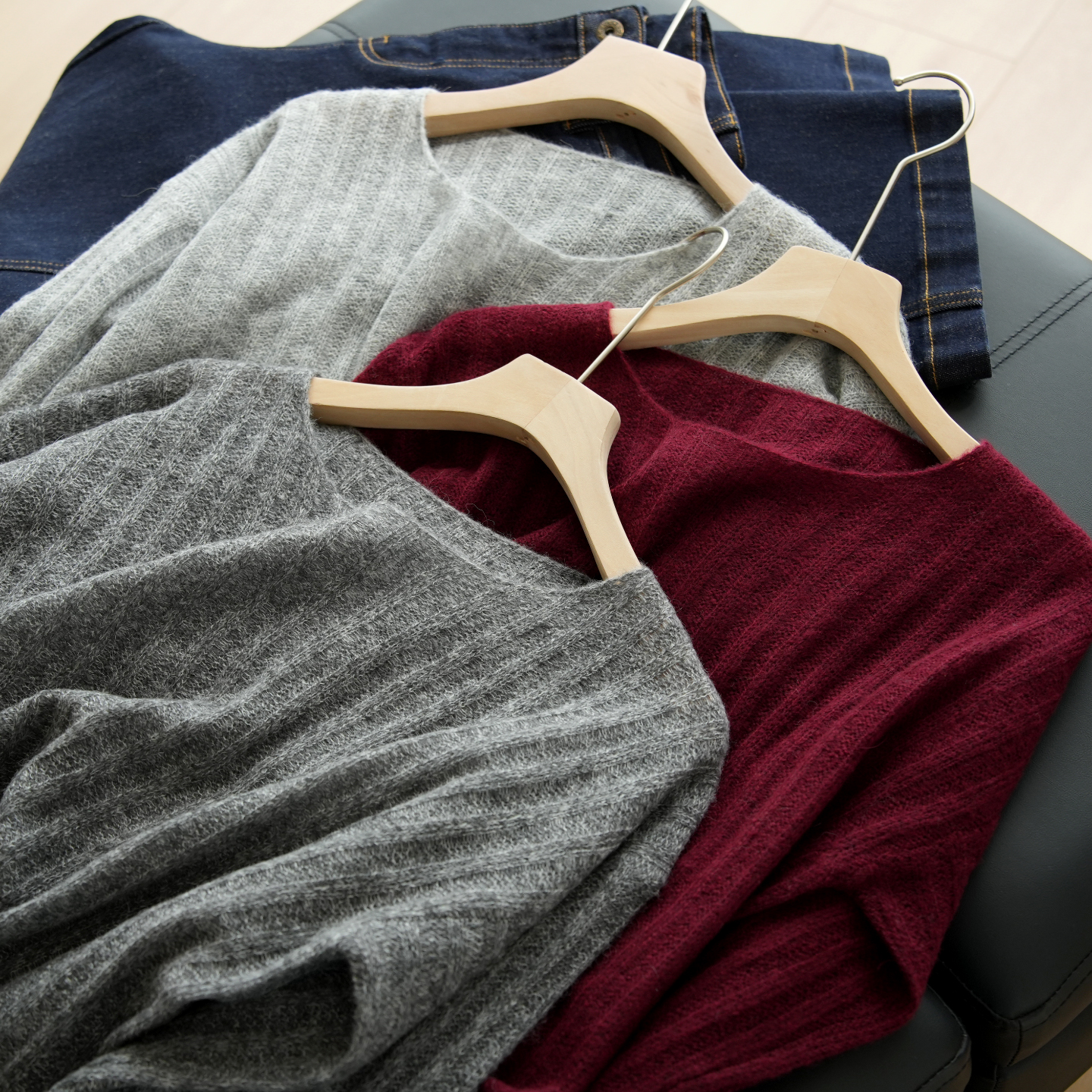 女士圆领长袖针织羊毛衫纯色坑条