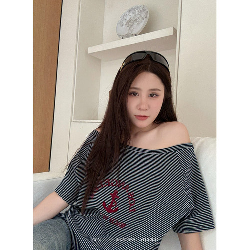 一字肩短袖女夏斜肩上衣宽松T恤