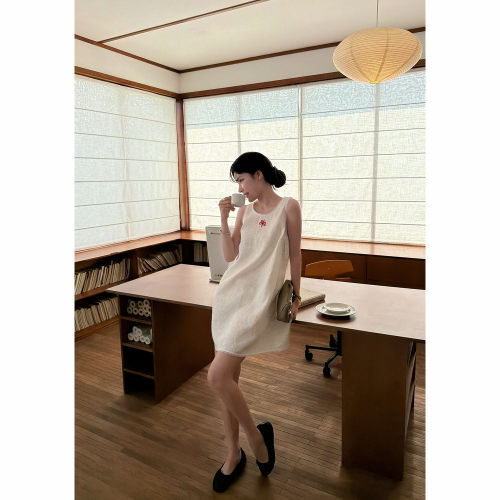 轻松遛弯全亚麻刺绣连衣裙