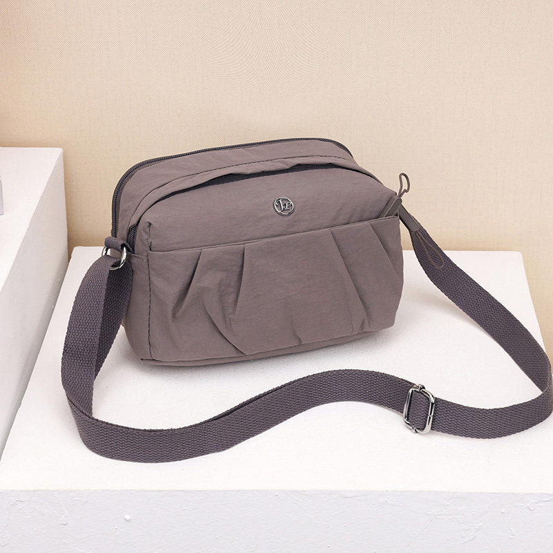 轻便手机包女斜挎2025新款潮百搭多口袋横款布包单肩女包多层小包