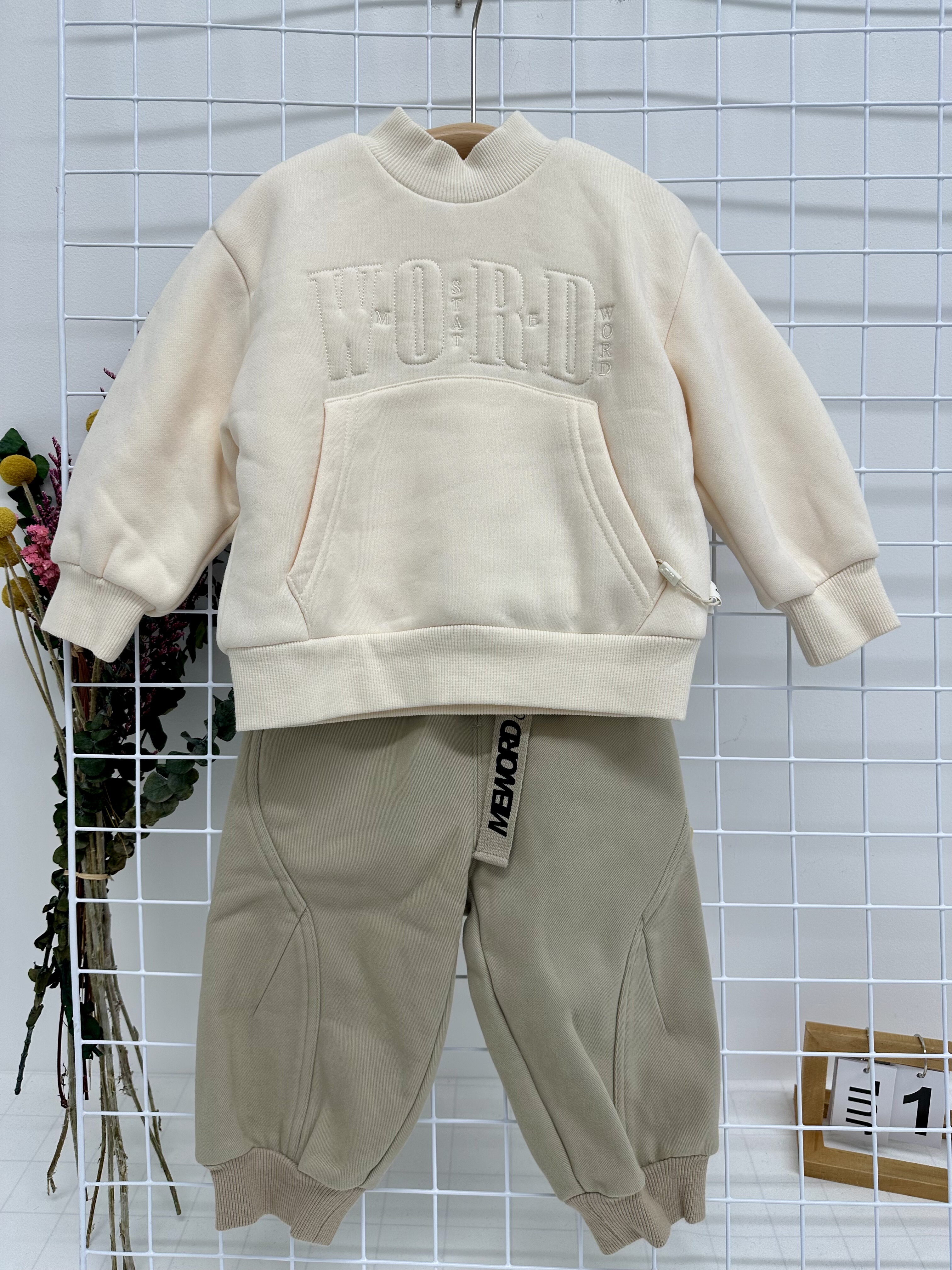 A柏家小童语言 杏色加绒卫衣 卡其色加绒裤 百搭