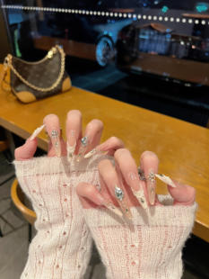缪斯小香手工穿戴甲法式清透裸渐变蕾丝雪花碎钻锆石可拆卸美甲片
