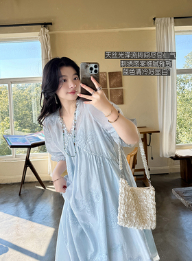 光泽感仙气刺绣蓝色法式V领花边压褶宽松连衣裙送吊带裙 安妮森林
