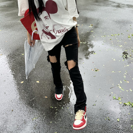 站在雾里基础款黑色水洗显瘦破洞修身牛仔裤高弹ins直筒马蹄长裤