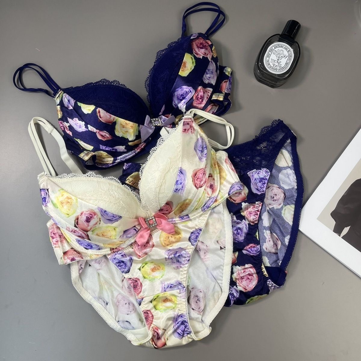 18-日单品牌爱美文胸缎面套装文胸
