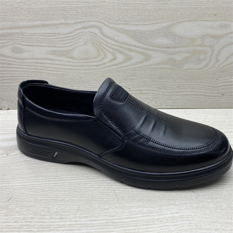 一脚蹬全黑公务舒适牛皮保暖皮鞋