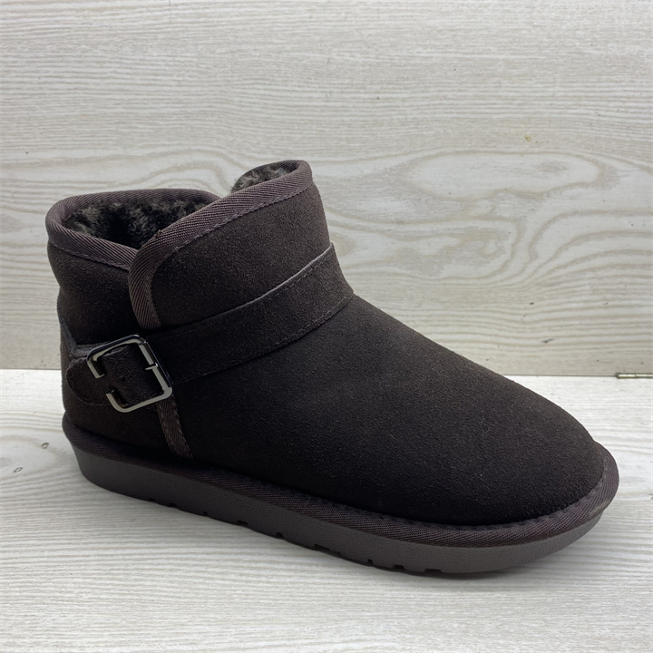 断码处理2024冬季新款男靴户外潮流平底加绒保暖防寒雪地靴男棉靴