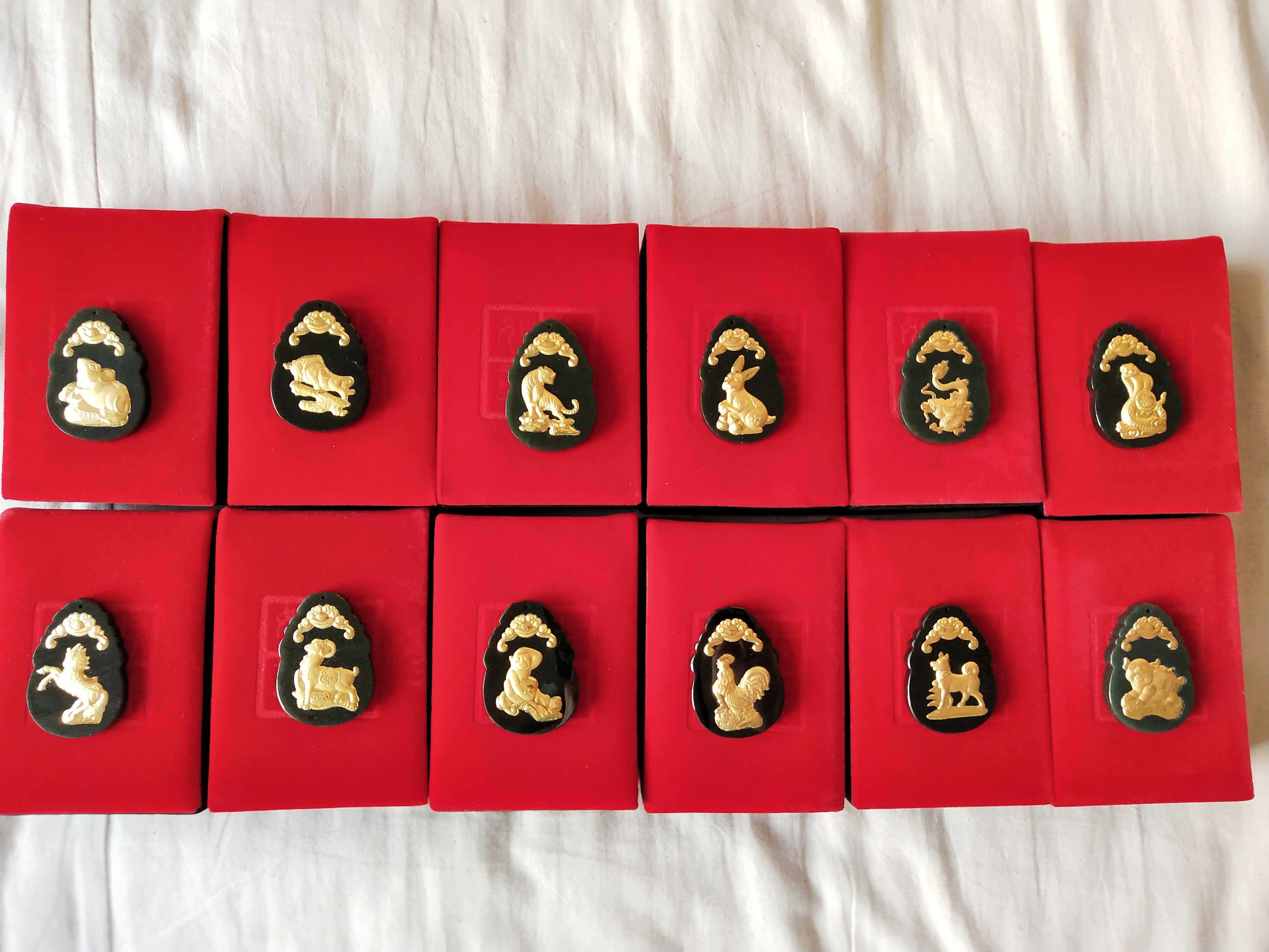 翠玉吉祥墨绿色金镶玉12生肖吊坠