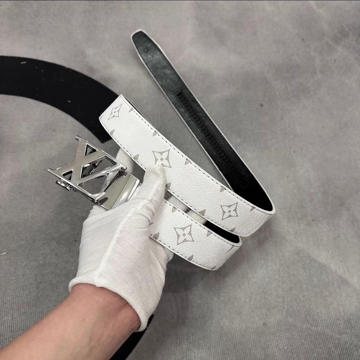 苏6网红全卡槽L自动扣皮带男潮流学生V精神小伙腰带瘦子百搭青年