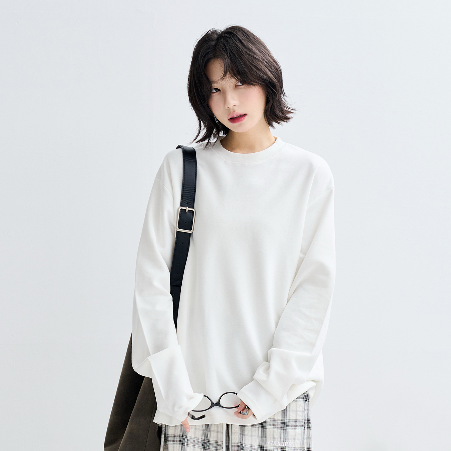 万有引力博物馆纯色长袖T恤女春秋款休闲宽松上衣日常百搭打底衫K