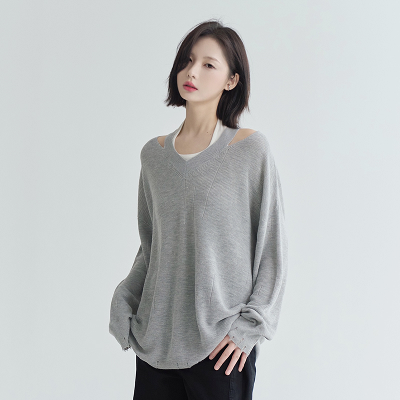 万有引力博物馆 V领露肩纯色针织衫女秋季2025年新款宽松薄款上衣