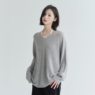 宽松薄款 万有引力博物馆 2025年新款 女秋季 上衣 V领露肩纯色针织衫