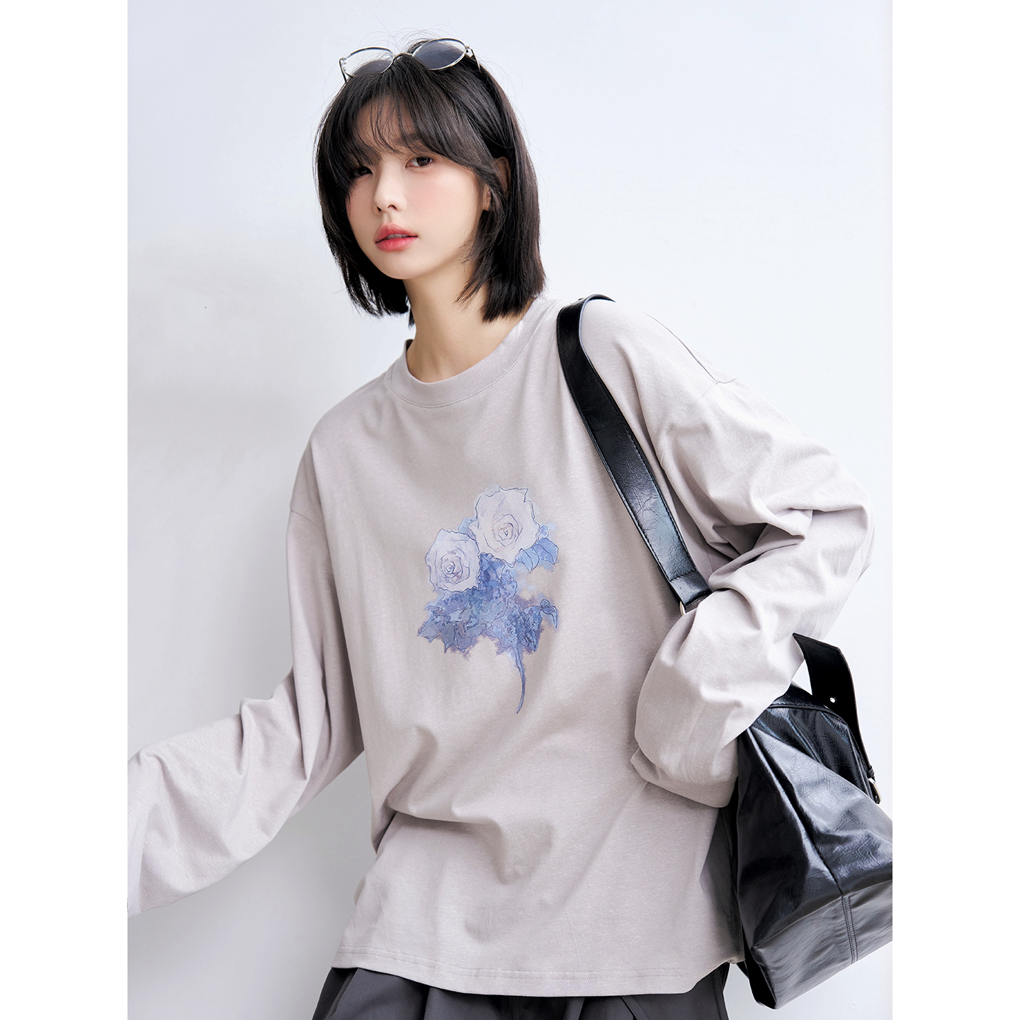 万有引力博物馆 棉麻感花朵印花长袖T恤女春秋款宽松天丝面料上衣