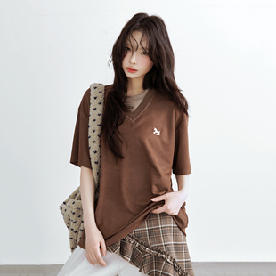 新款 T恤女夏季 宽松中性风上衣 撞色假两件V领短袖 万有引力博物馆