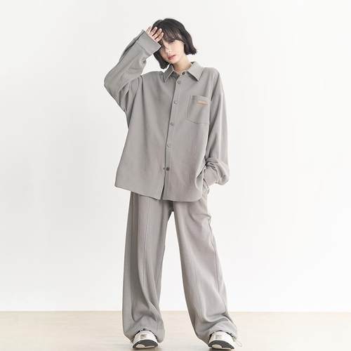 万有引力博物馆春秋季宽松休闲套装女：纯色长袖衬衫+阔腿裤长裤K