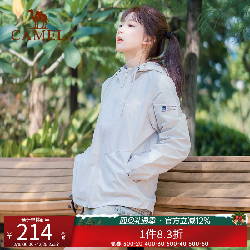 骆驼运动女连帽加绒外套防风保暖