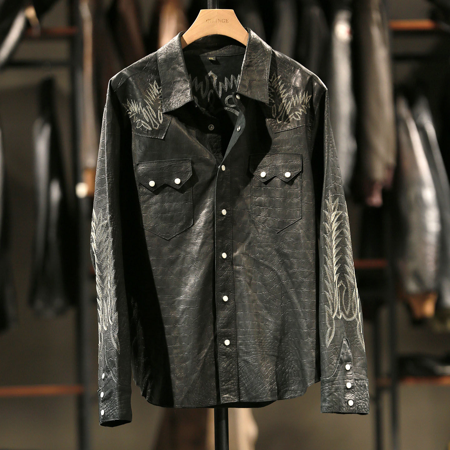 茛苕纹重工刺绣美式西部牛仔衬衫酵素洗旧轻便孟加拉茶芯小羊皮皮