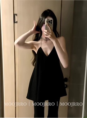 黑色高级感V领挂脖吊带背心女夏季外穿纯欲性感辣妹宽松露肩上衣