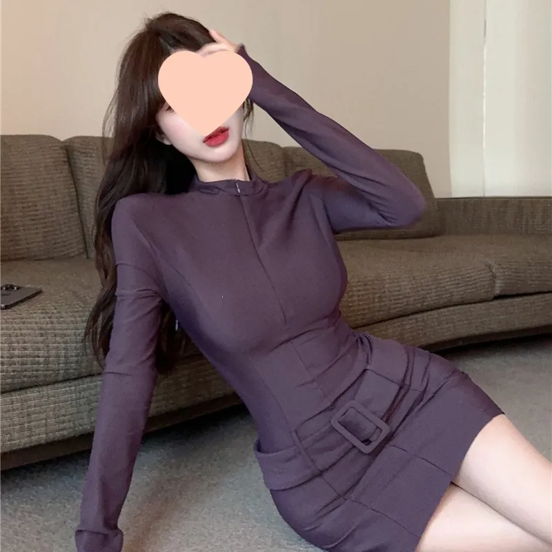 紫色秋冬款辣妹性感立领包臀裙腰连衣裙