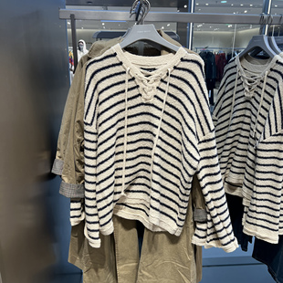 UR国内代购2025冬季女装休闲撞色条纹系带V领针织衫UWH960003