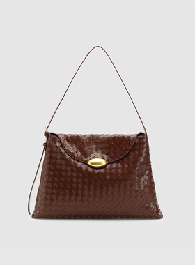 UR国内代购2026春季新款女士简约百搭复古编织单肩包UAWB60041