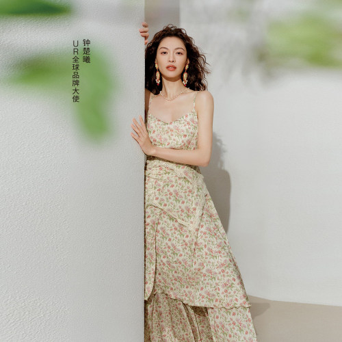 UR国内代购2025夏季女装钟楚曦联名休闲碎花吊带连衣裙UYL750113