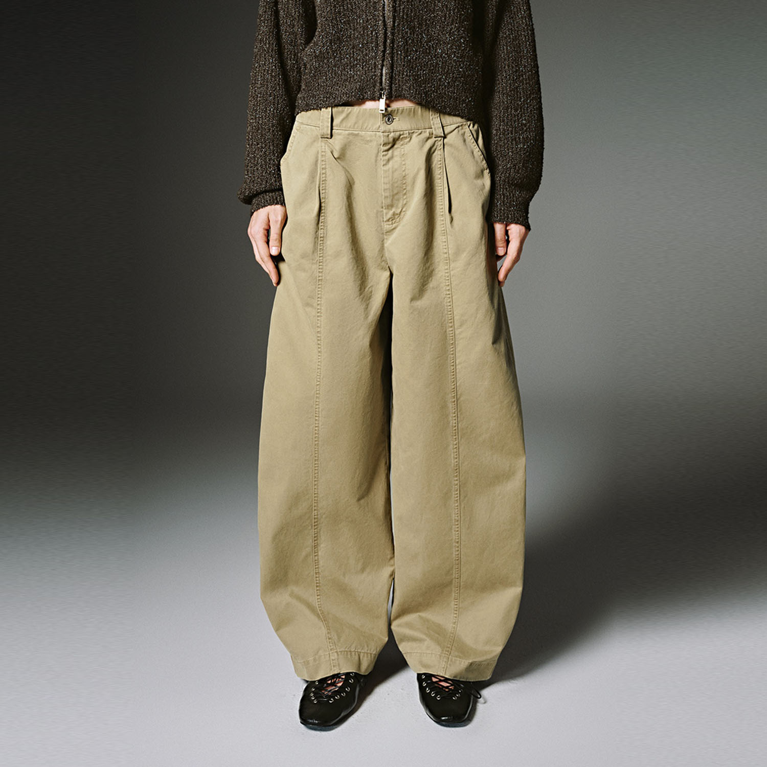 UR国内代购2025冬季女装琥珀流光风褶皱明线棉质锥形裤UWH650091