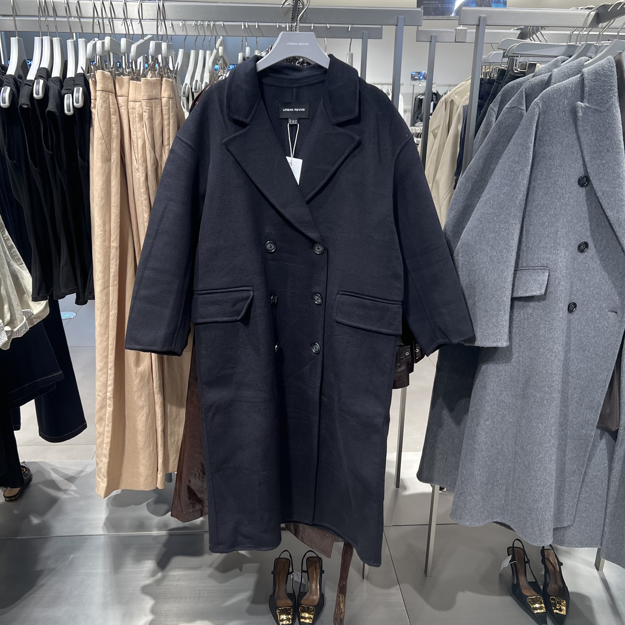 UR国内代购2025冬季女装气质含羊毛呢料双排扣毛呢大衣UWU150028