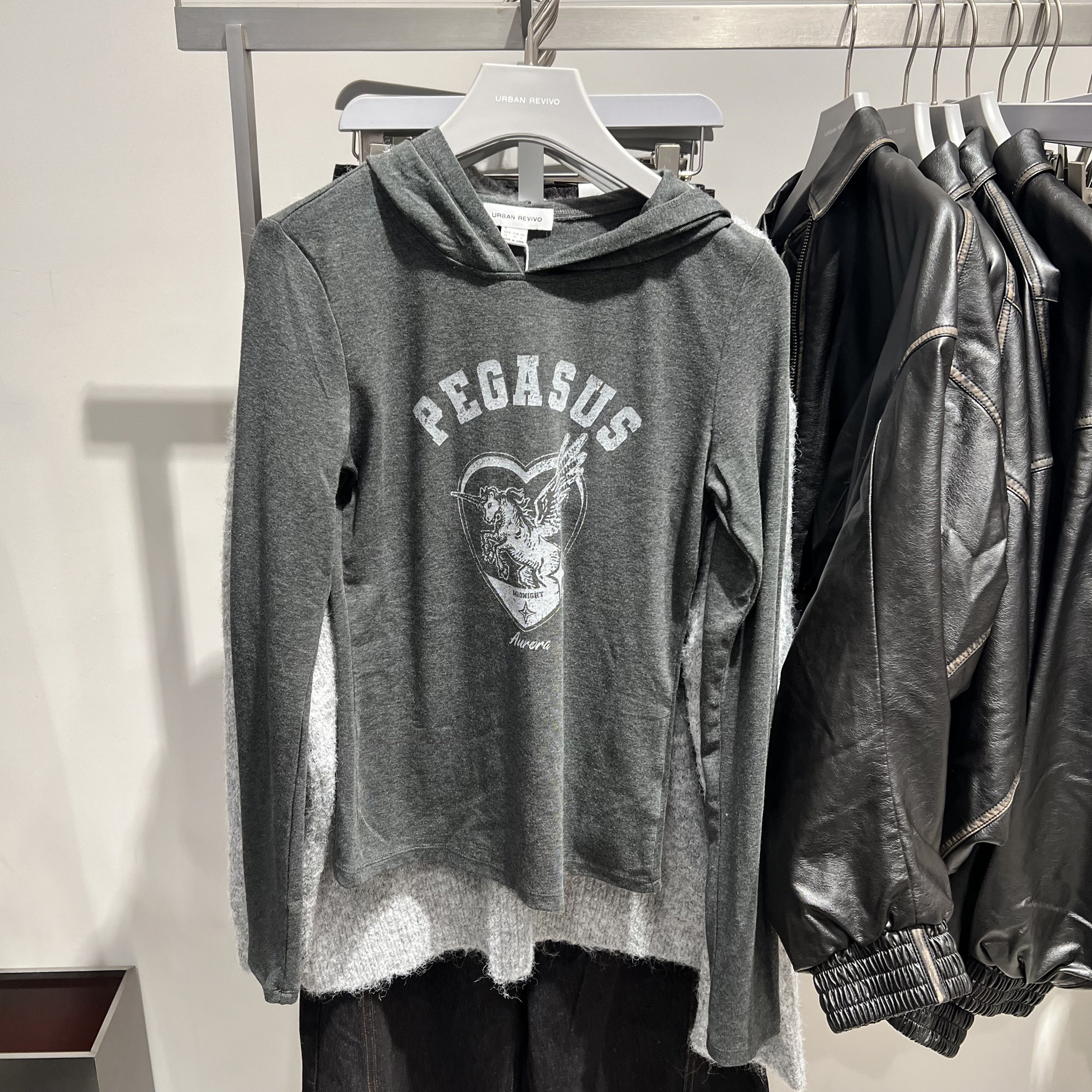 UR国内代购2025冬季女装潮流复古做旧印花连帽修身T恤UYV460001,女装/女士精品,T恤,淘宝优惠券,粉丝福利购,淘宝优惠卷