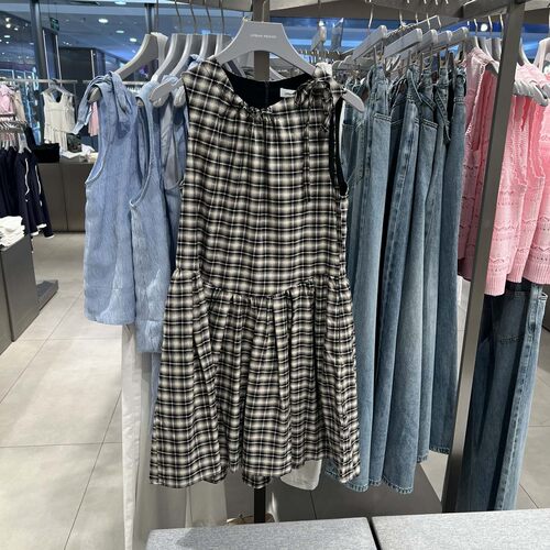 UR国内代购2026春夏女休闲复古格纹圆领收褶绑带连衣裙UYY760070